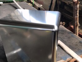 Квадратный предмет в покрытии cold silvering с эффектом хрома